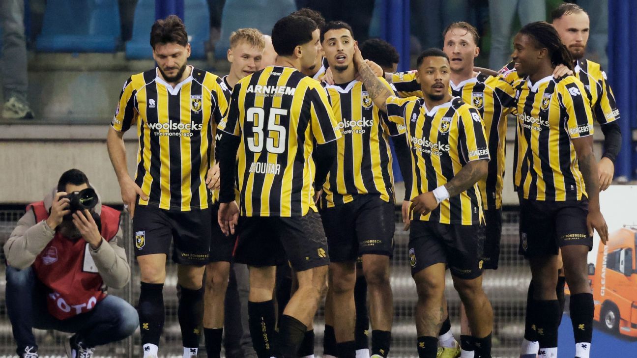 Vitesse doet koploper ADO pijn, De Graafschap thuis hard onderuit tegen RKC