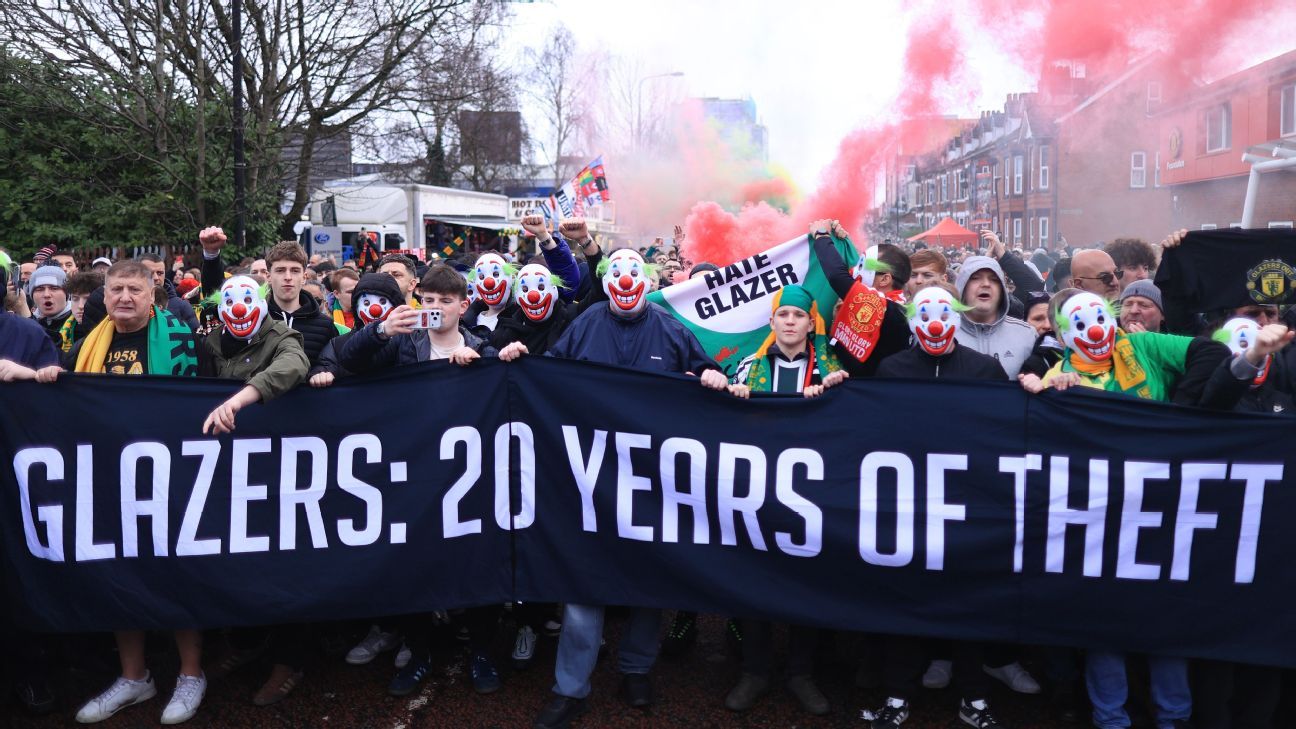 Man United fans don clown masks in protest against owners, 'circus'