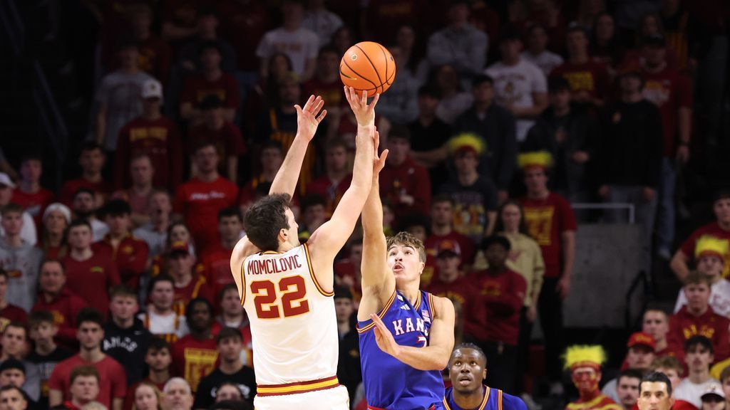 No. 5 Iowa St. snaps No. 9 Kansas' winning streak