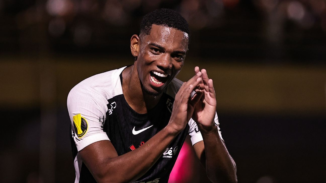 André abre o jogo sobre proposta do Milan e revela reação ao ver 'defesa' de Memphis na internet