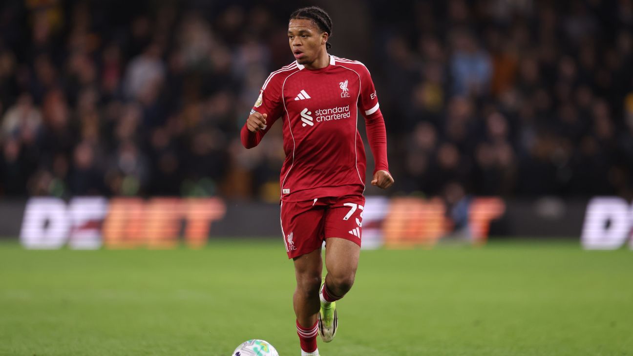 Steven Gerrard: Arne Slott deveria iniciar o Rio Ngumoha