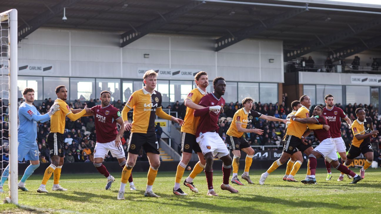 West Ham boss calls on PGMOL to clarify corners