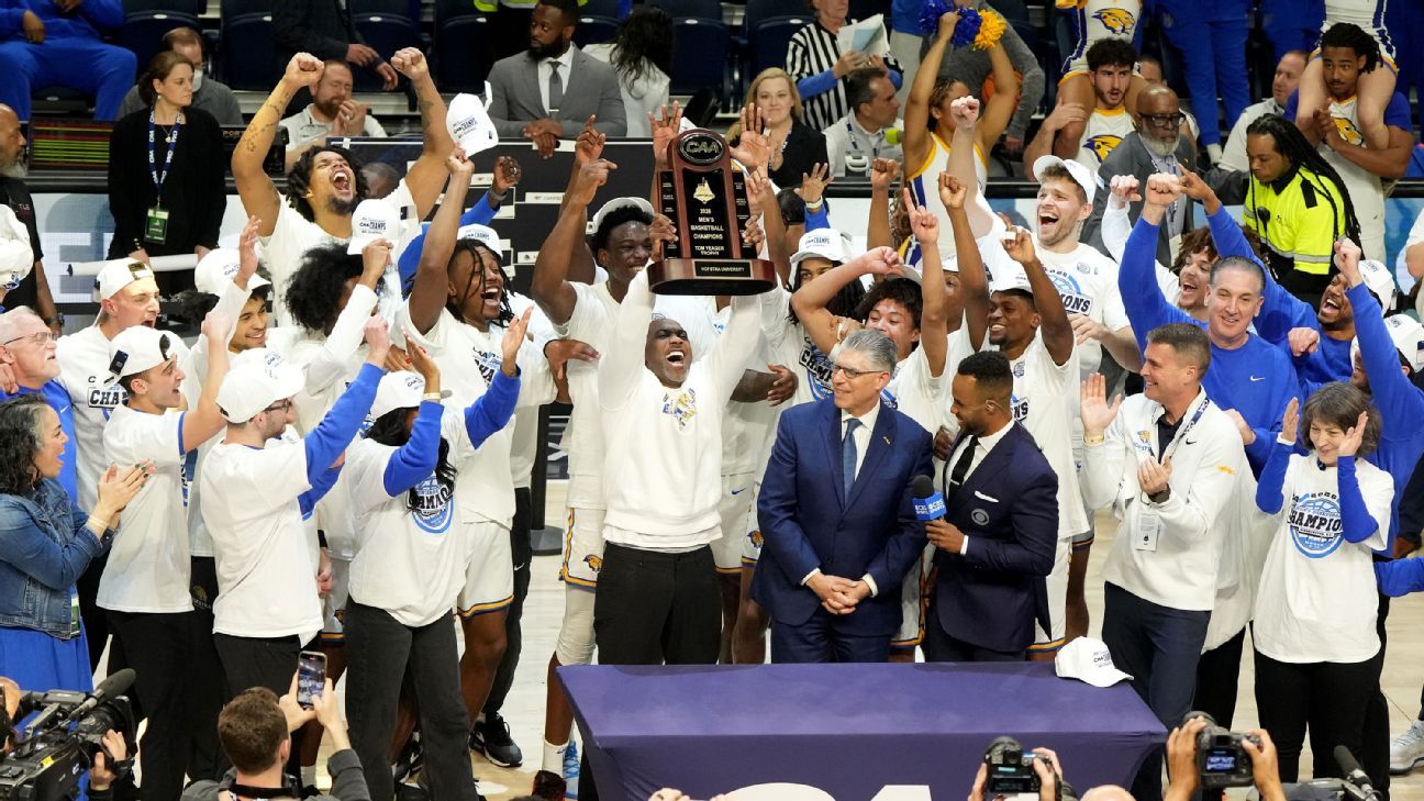Hofstra wins CAA, ends 25-year tourney drought