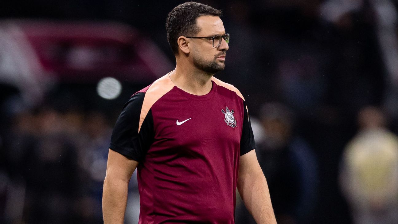 Filho de Dorival diz que é covardia cobrar só Memphis e Garro no Corinthians e promete melhora contra Santos: 'Pior não tem como'