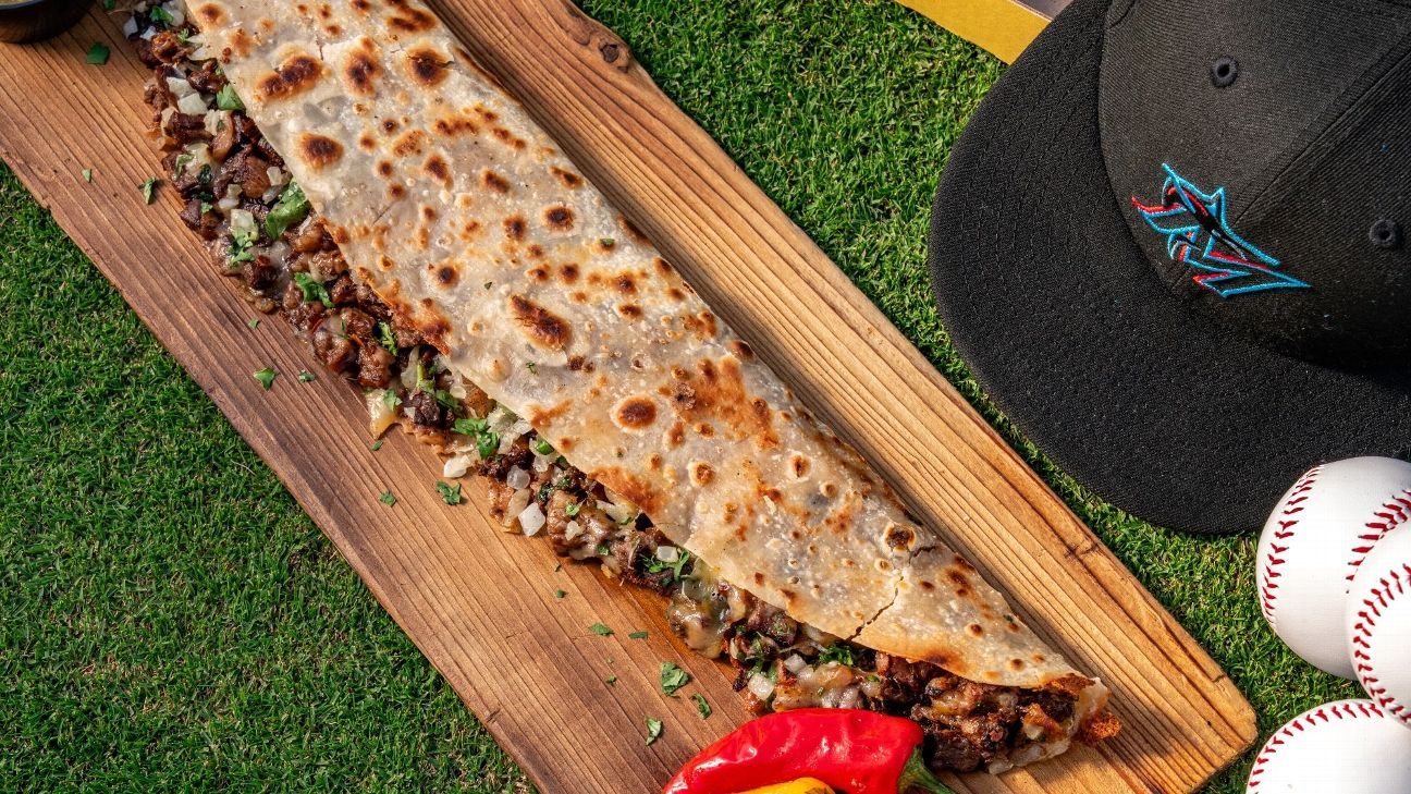 Marlins' two-foot 'Machete' leads 2026 new ballpark foods