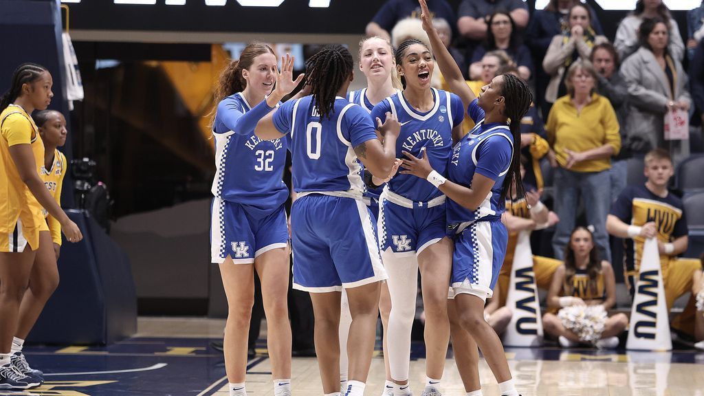 Kentucky women into first Sweet 16 in decade
