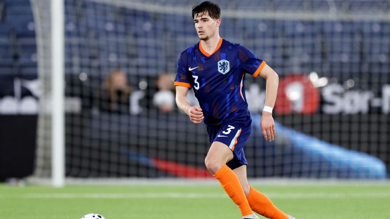 AZ-verdediger Goes verlaat Jong Oranje met blessure