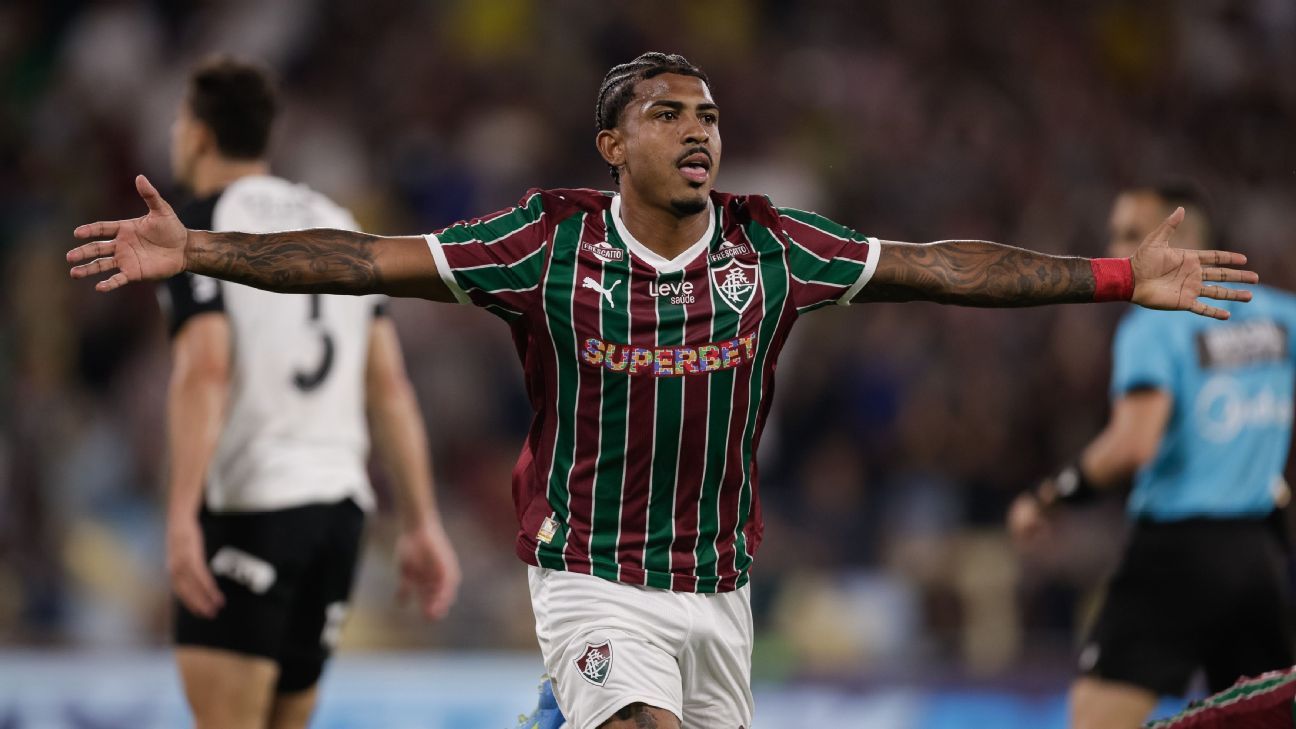 Fluminense atropela o Corinthians no Maracanã e cola na liderança do Brasileirão