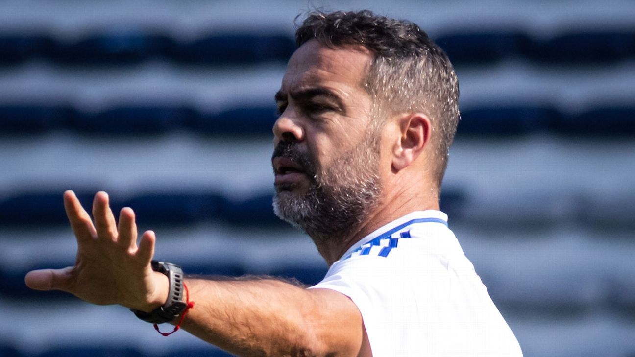 Artur Jorge exalta Gerson, mas vê Cruzeiro ainda 'muito abaixo' e faz apelo à torcida: 'Com toda a humildade...'