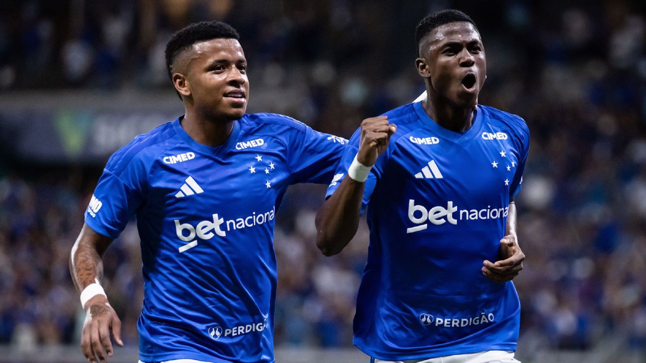 Fagner dá assistência 'magistral', Cruzeiro vira para cima do Bragantino e diminui distância para deixar Z4 do Brasileirão