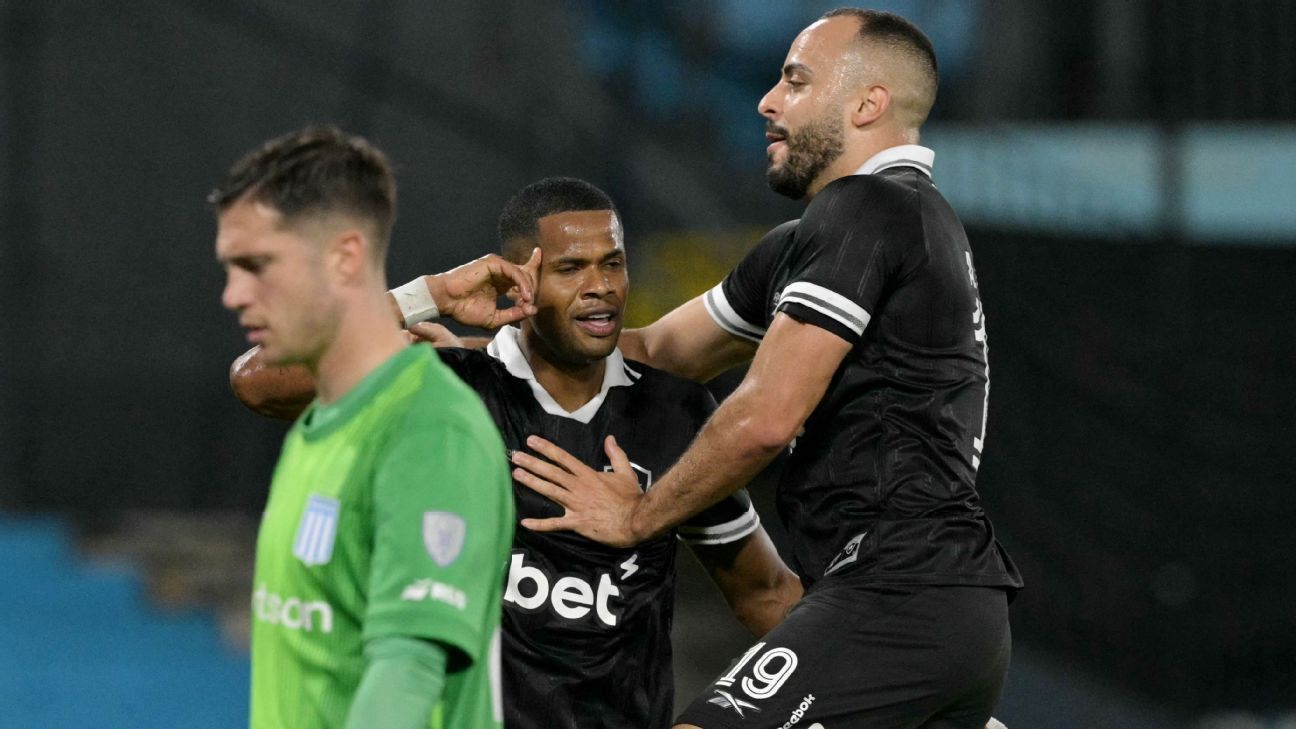 Botafogo vence o Racing na Argentina com gol nos acréscimos e assume liderança na Sul-Americana
