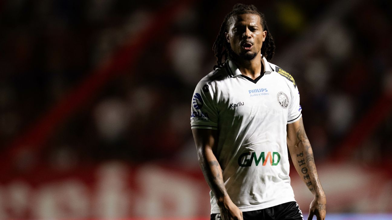 Atacante do Operário-PR acusa torcedor do Vila Nova de racismo durante confusão generalizada