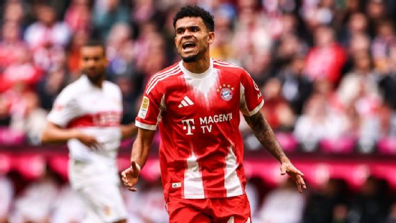 Luis Díaz celebra con Bayern Munich tras ganar la Bundesliga