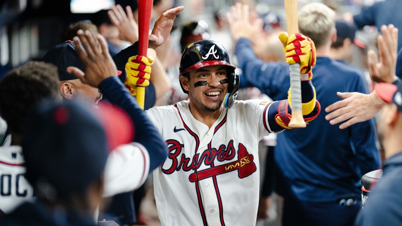Braves Beat Cubs 4-1 with Eighth-Inning Rally, Reach 30 Wins