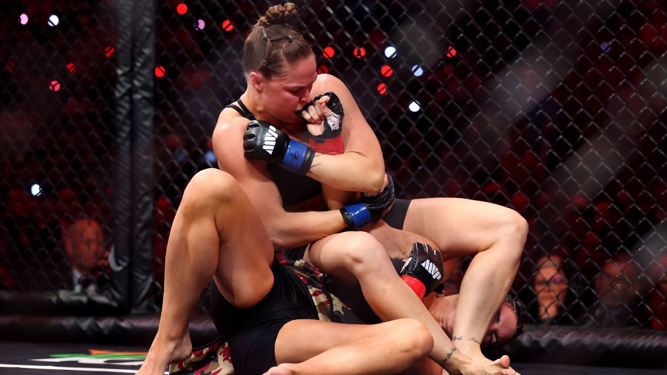 Ronda Rousey Submits Gina Carano in 17 Seconds With Armbar