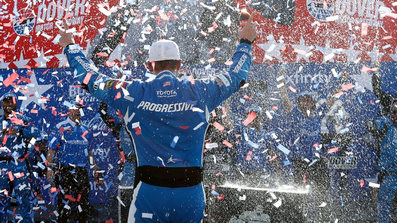 Hamlin outduels Briscoe for 2nd All-Star Race win