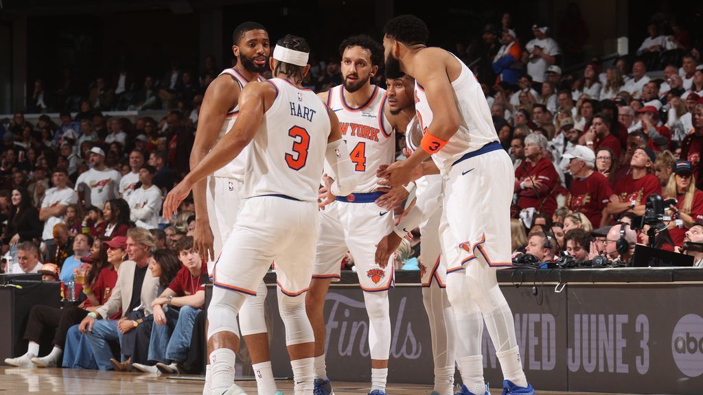 Knicks win 10th straight, take command of ECF