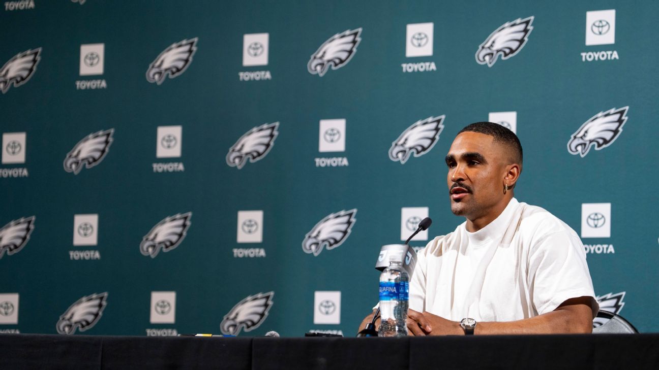 Hurts briefly addresses Brown trade, looks forward...