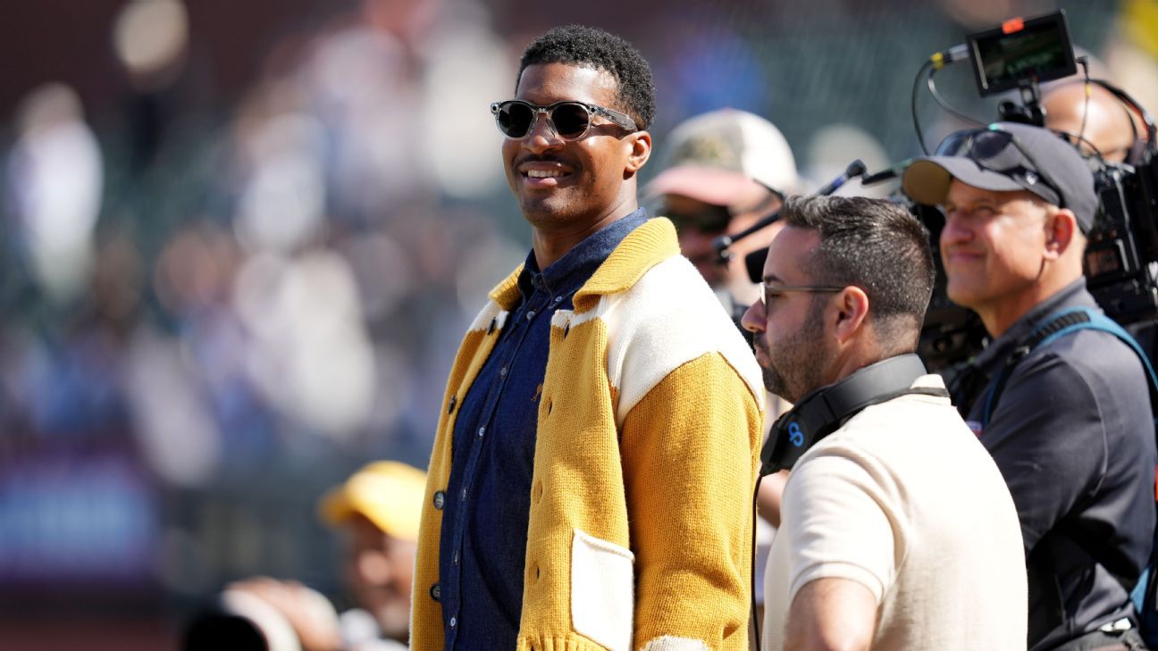 Giants' Winston helps Japan fans clean up after Wo...