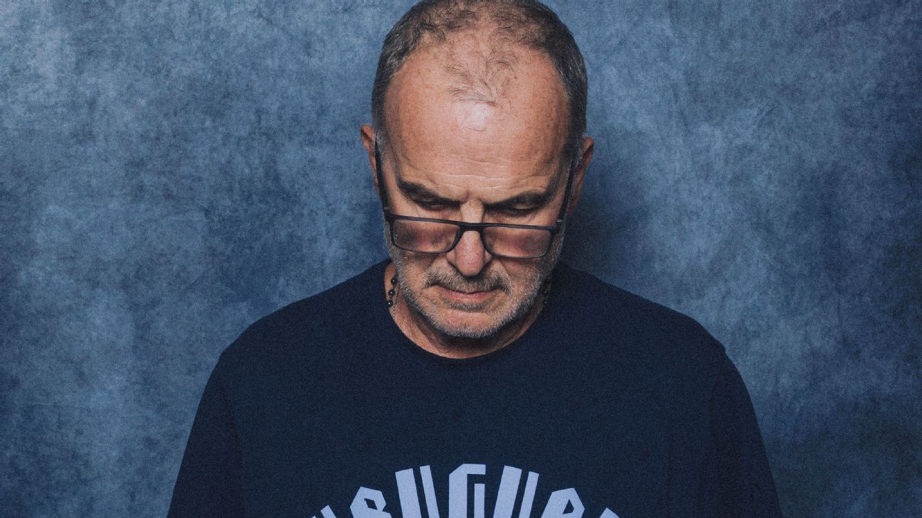 Bielsa brusk on FIFA photoshoot: 'Not a model'