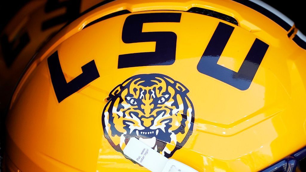 Four-star defensive end Chris Whitehead commits to LSU