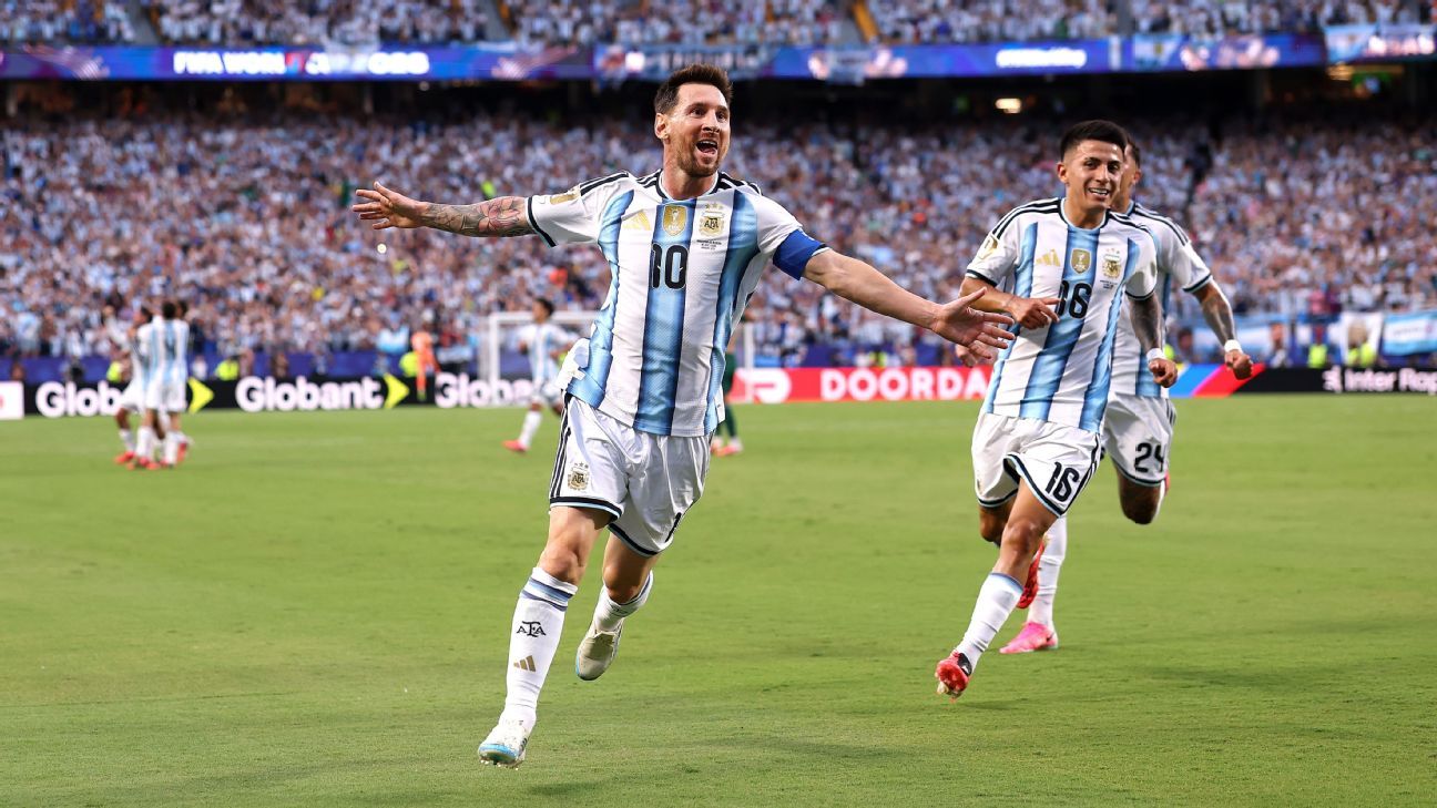 Mauricio Pochettino marvels at Lionel Messi, believes Argentina are World Cup team to beat