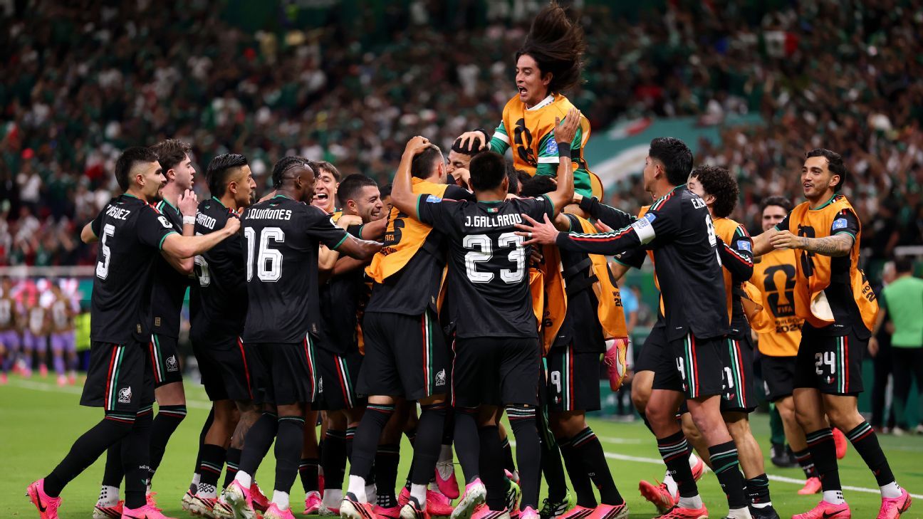 Mexico hold on to defeat South Korea, earn Group A...