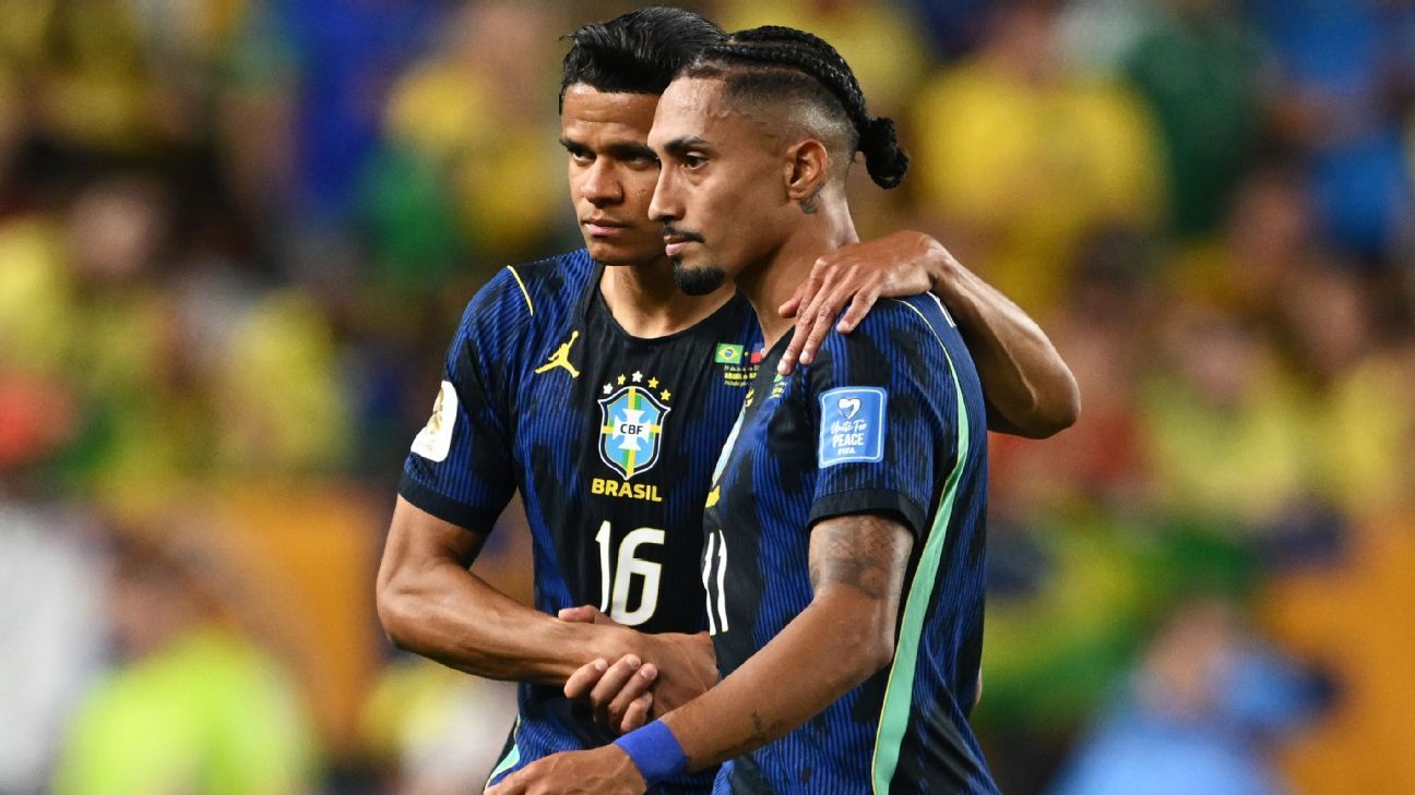 Seleção atualiza situação de Raphinha após exame e mantém atacante no grupo da Copa