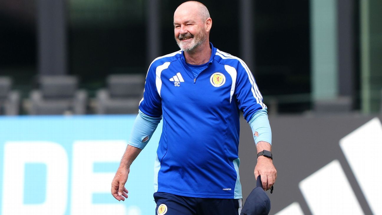 Clarke ri, Ancelotti sofre: Brasil x Escócia — photo: ESPN Brasil Futebol
