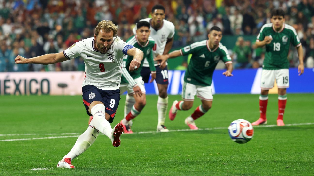 Follow live: Mexico convert on penalty kick to tri...