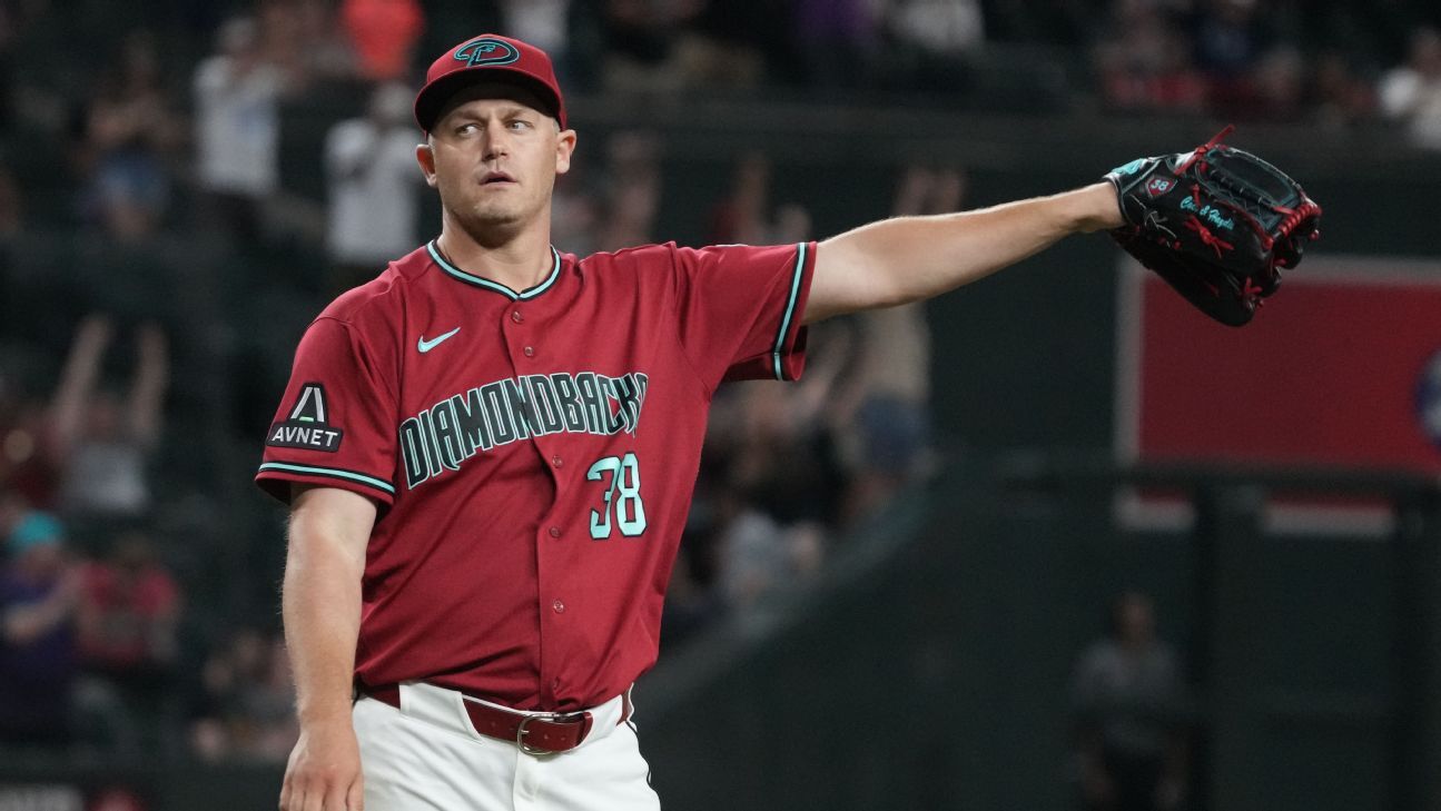 Jays claim Sewald after veteran DFA'd by D-backs