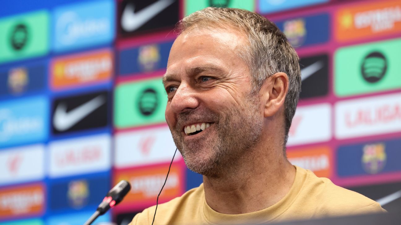 Barcelona boss Hansi Flick 'not worried' about Julián Álvarez situation