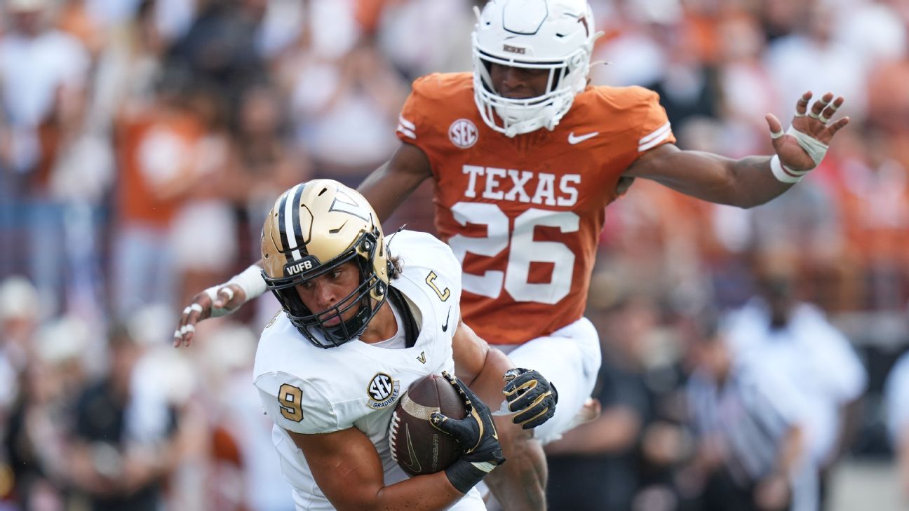 Texas dismisses LB Smith for detrimental conduct