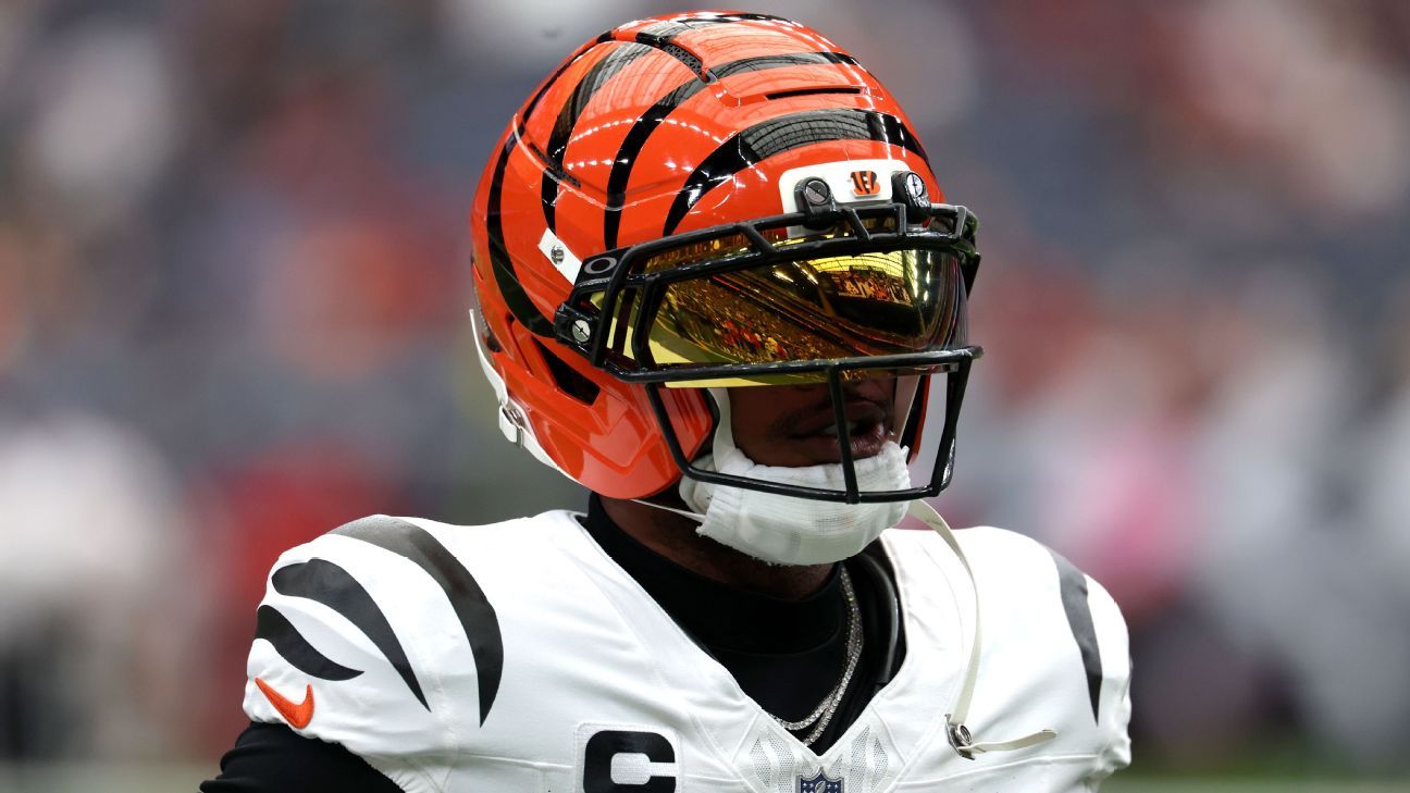 Follow live: Daniel Jones finds Tyler Warren for TD on opening drive