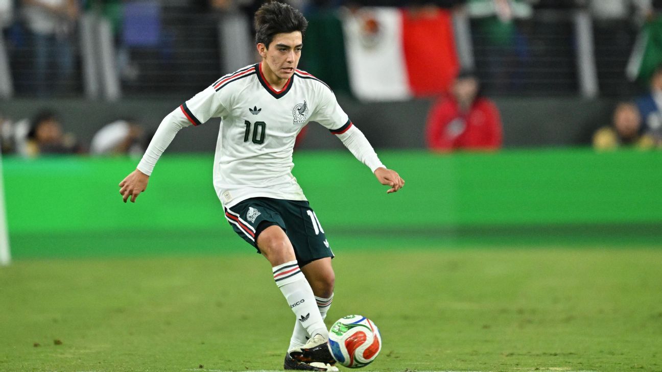 Mexico boss: Mora 'could fit in with any team'