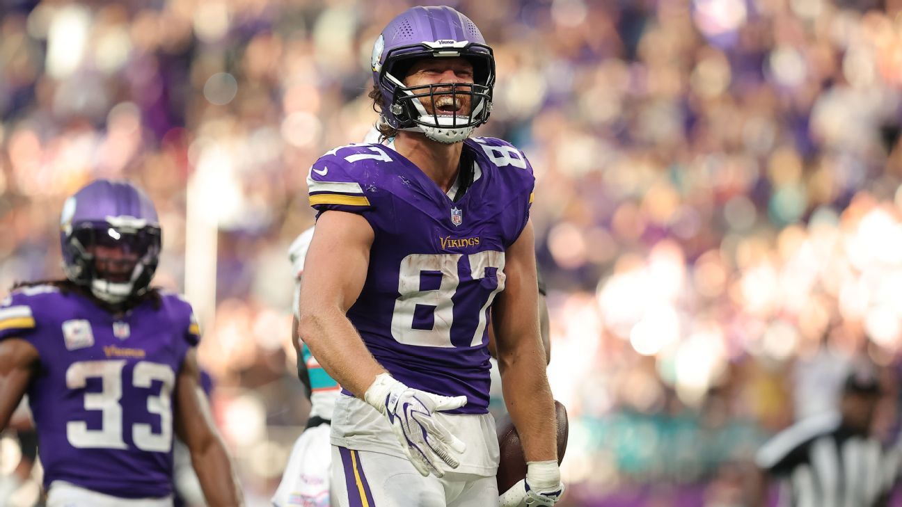 Vikings TE Hockenson suffers concussion on 2nd play of game
