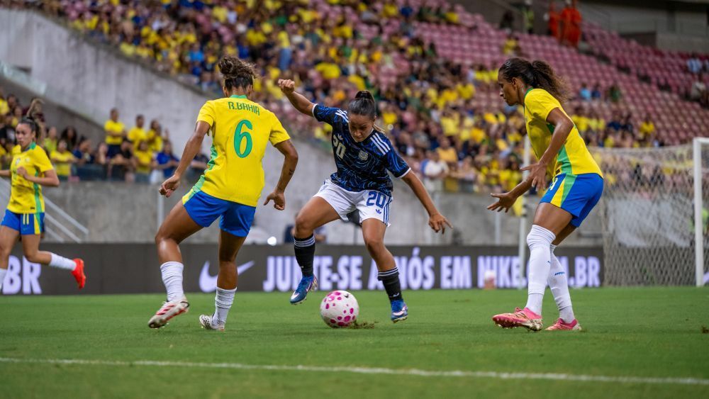 Argentina Women's Team Draws 2-2 With Brazil Despite Red Card, per Infobae
