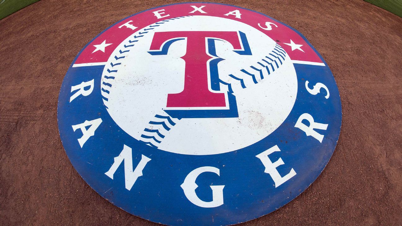 Texas Rangers mempekerjakan Tim Hyers untuk menjadi pelatih pukulan