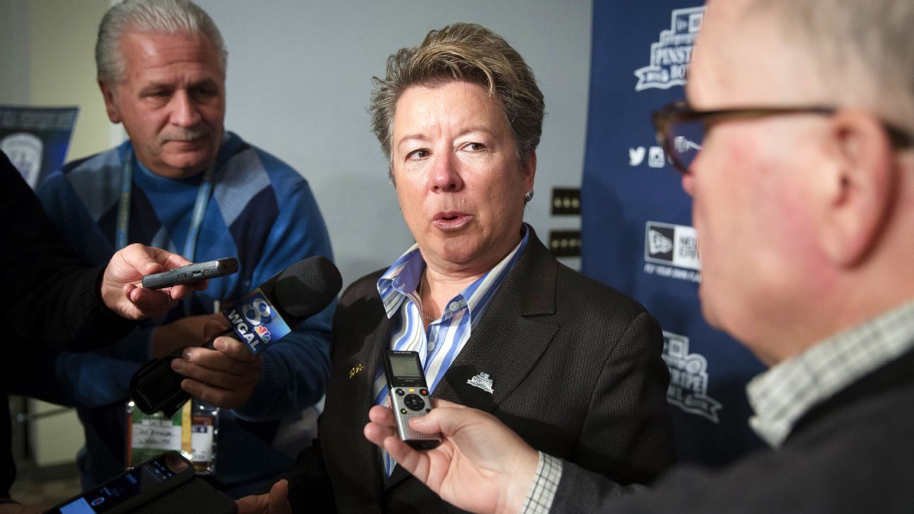 Sandy Barbour akan pensiun setelah delapan tahun sebagai direktur atletik Penn State