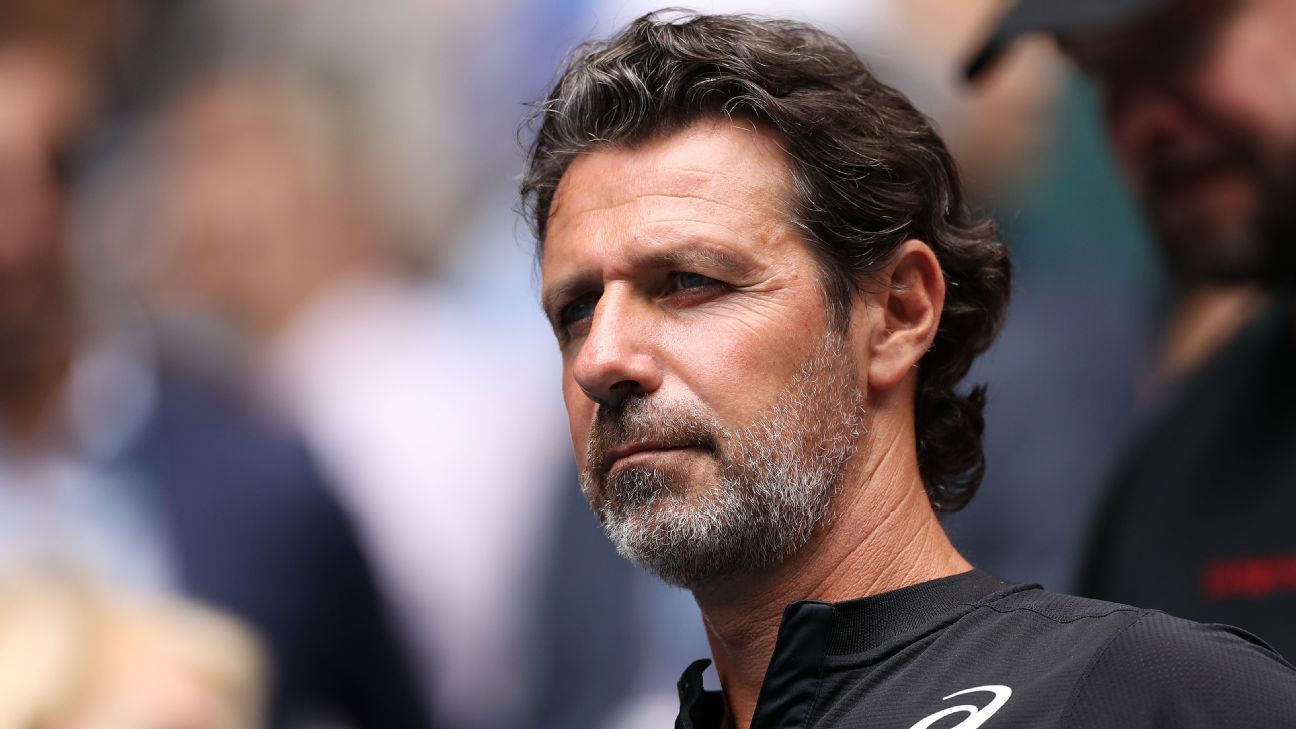 With Serena Williams sidelined, Patrick Mouratoglou to coach Simona Halep on full-time basis