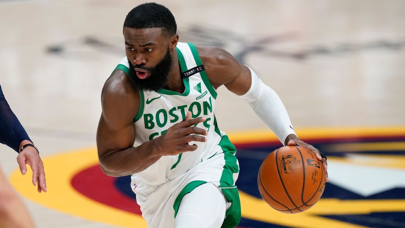Guard Boston Celtics Jaylen Brown absen 1-2 minggu karena cedera hamstring