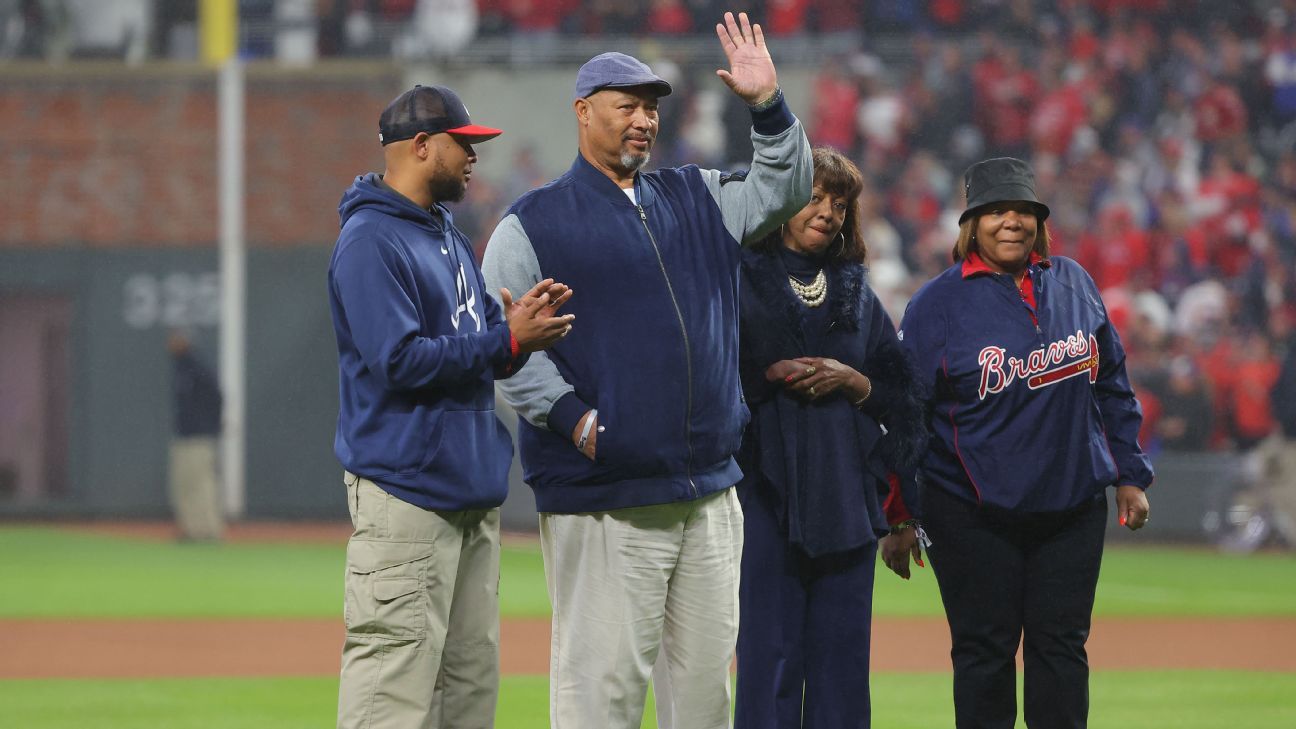 Atlanta Braves honor Hank Aaron in ceremony before World Series Game 3