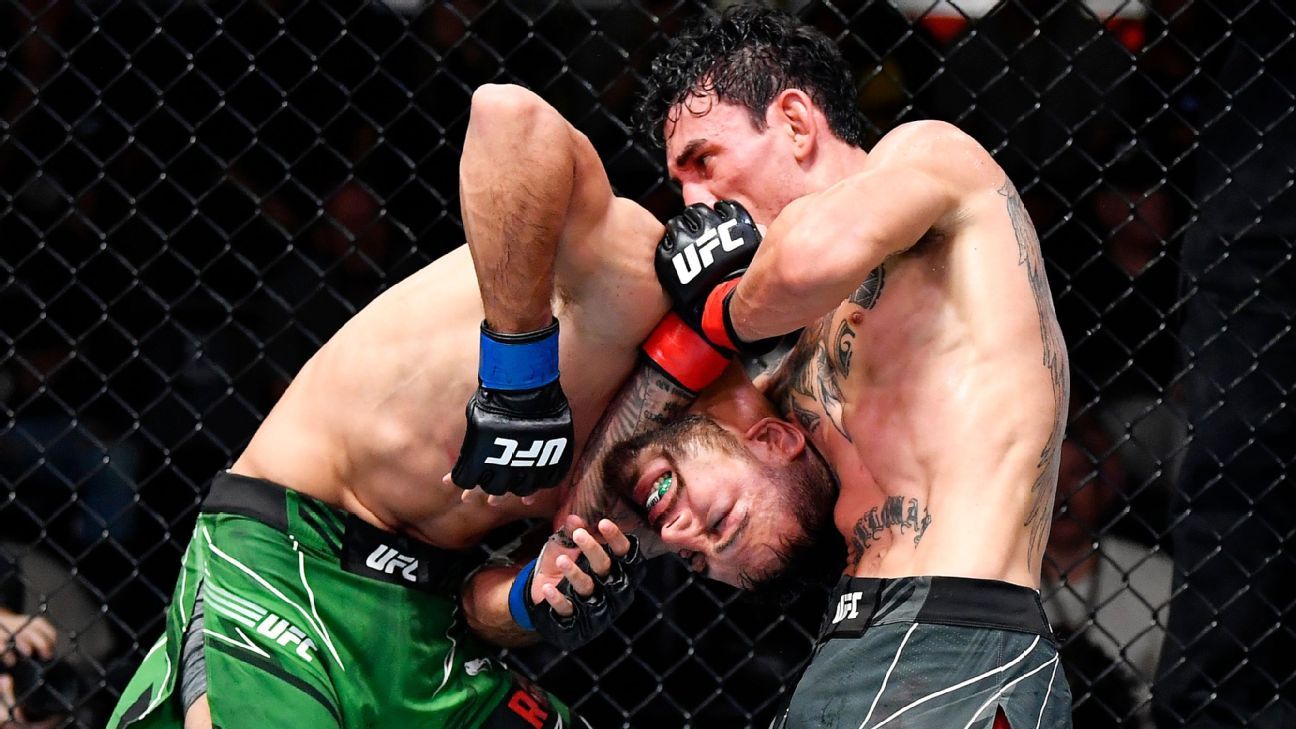 Max Holloway mengalahkan Yair Rodriguez dalam acara utama UFC Fight Night yang berdarah-darah