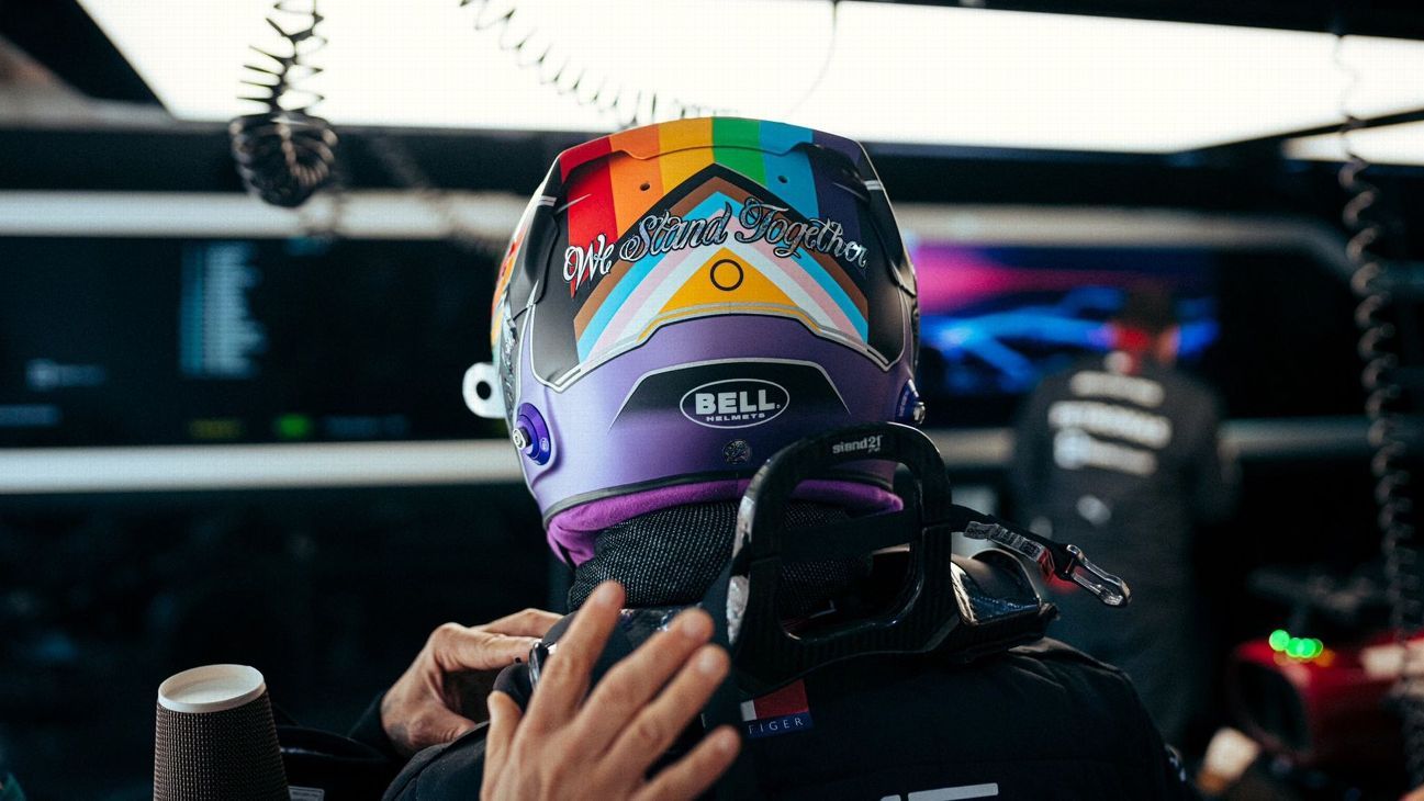 Lewis Hamilton mengenakan warna Pride pada helm balap untuk mempromosikan hak LGBTQ+ di Grand Prix Qatar