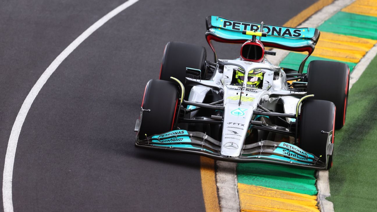 Lewis Hamilton mengatakan pesan radio ‘posisi sulit’ bukan tentang George Russell