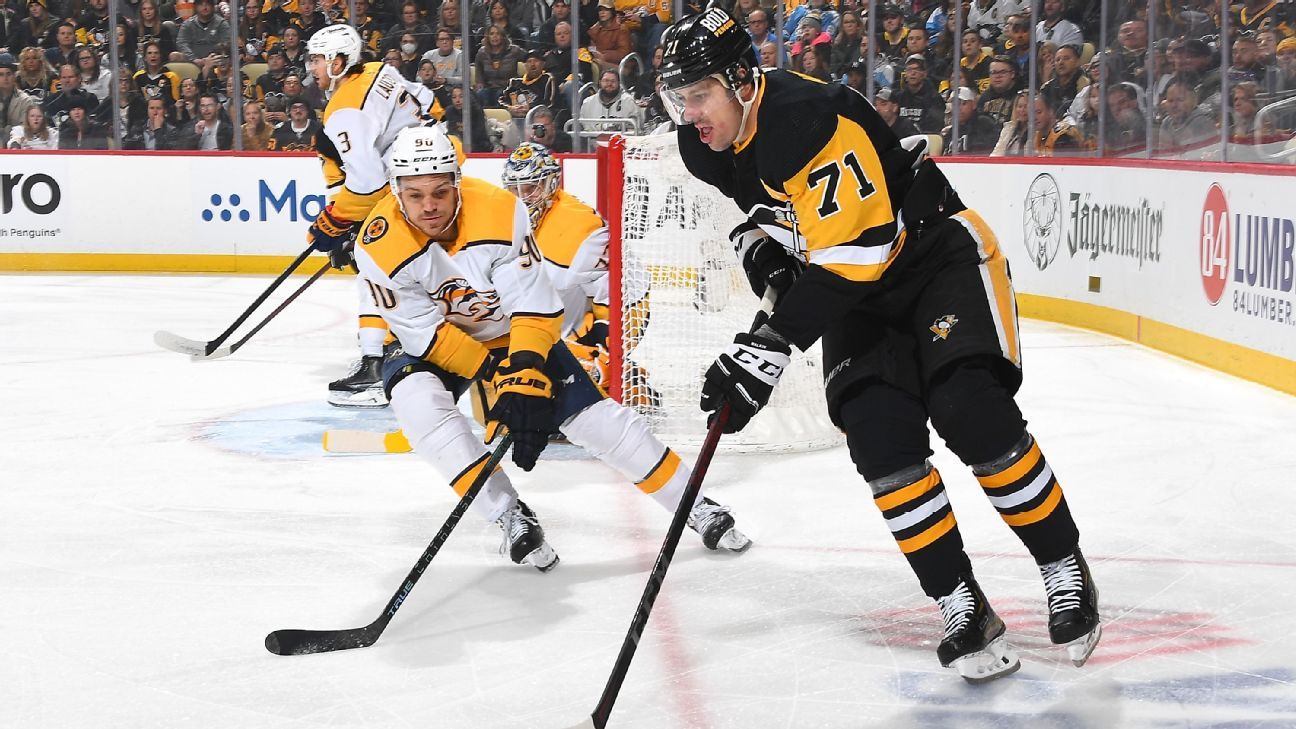 Evgeni Malkin dari Pittsburgh Penguins diskors 4 pertandingan karena cross-check menghadapi Mark Borowiecki Predator Nashville