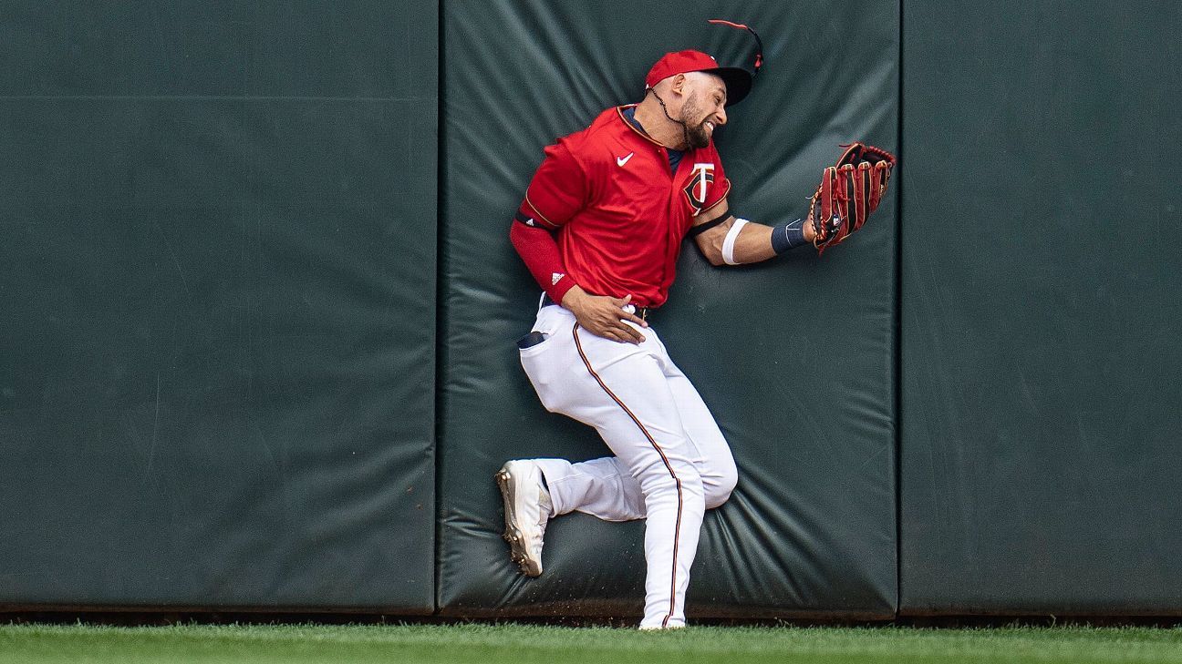 <div>Twins' Lewis to IL after crashing into outfield wall</div>
