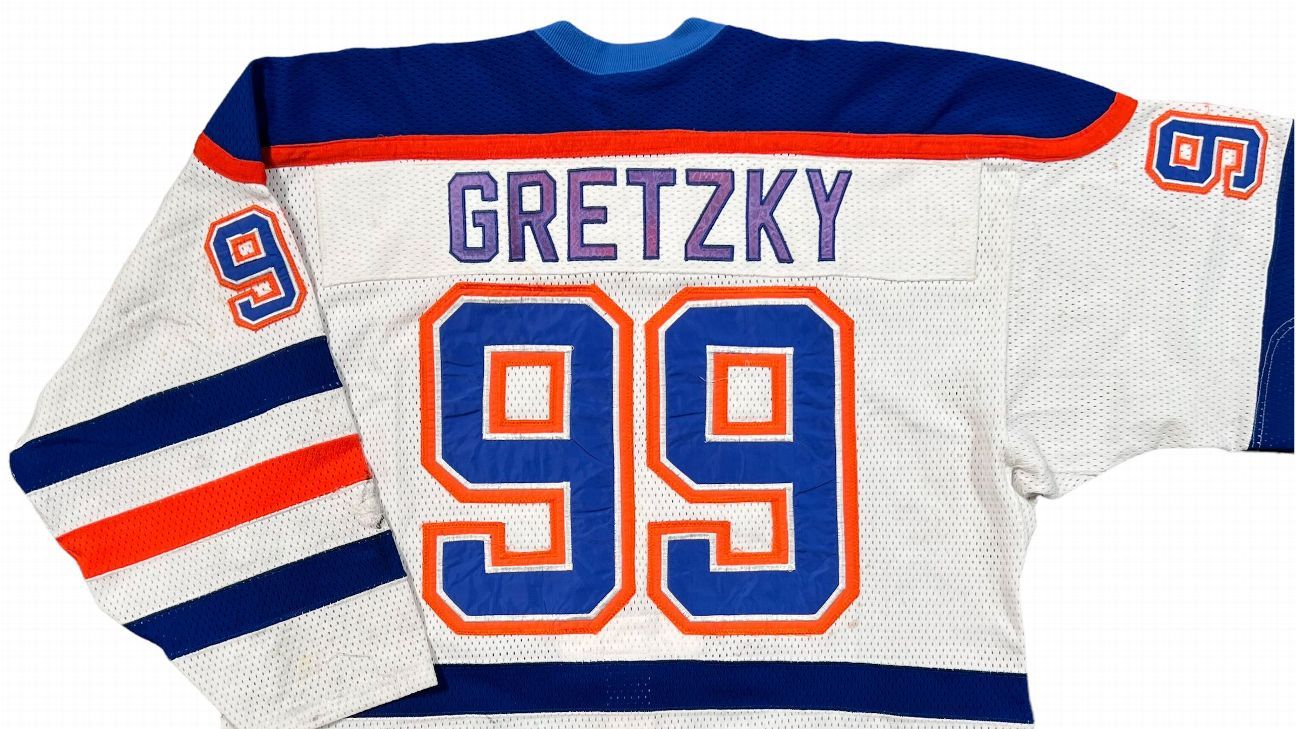 Le dernier chandail des Oilers d’Edmonton de Wayne Gretzky se vend pour un montant record de 1,452 million de dollars