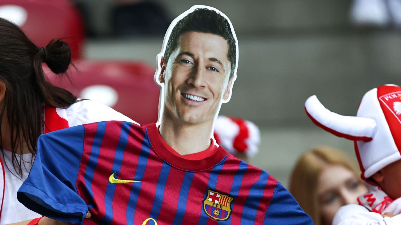 Toko klub Barca tidak dapat menjual kaus Lewandowski karena kehabisan ‘W’s
