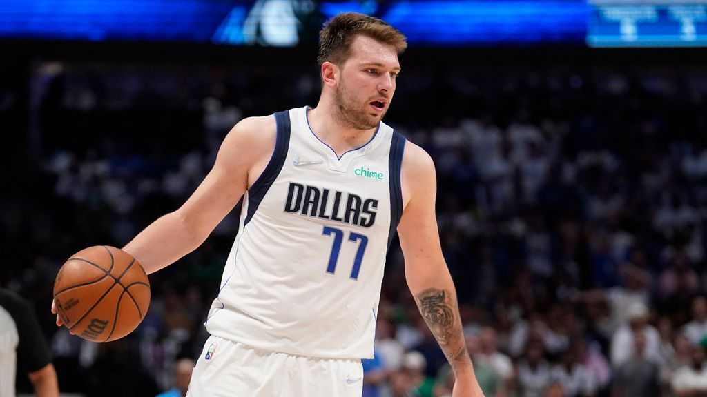 Doncic leaves game vs. Suns with ankle injury